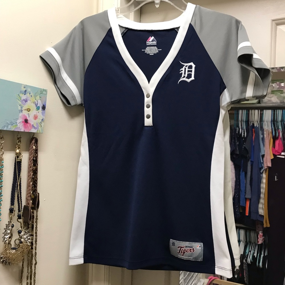 Detroit Tigers 🐅 Women’s Athletic Tee